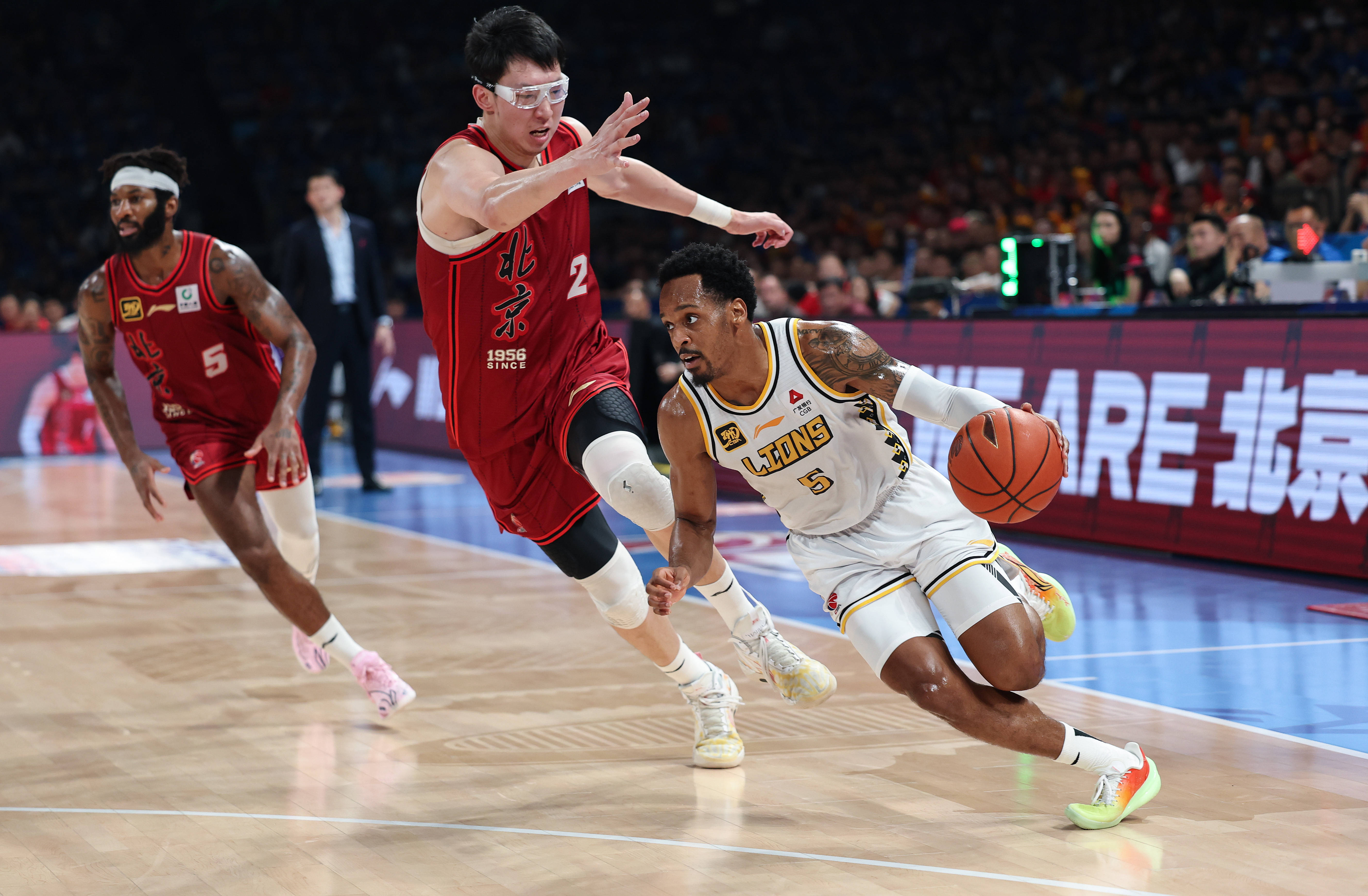 国际比赛日CBA常规赛焦点战；广州队造点机会；目标明确；数据趋势出现新变化的简单介绍